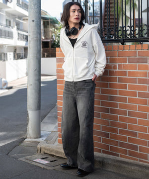 オフホワイト モデル：182cm L着用