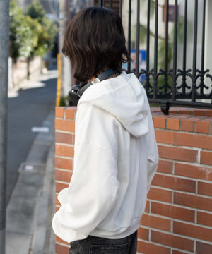 オフホワイト モデル：182cm L着用オフホワイト モデル：182cm L着用