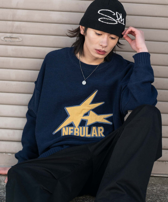 サテンワッペンニットプルオーバー/ネイビー モデル：182cm L着用