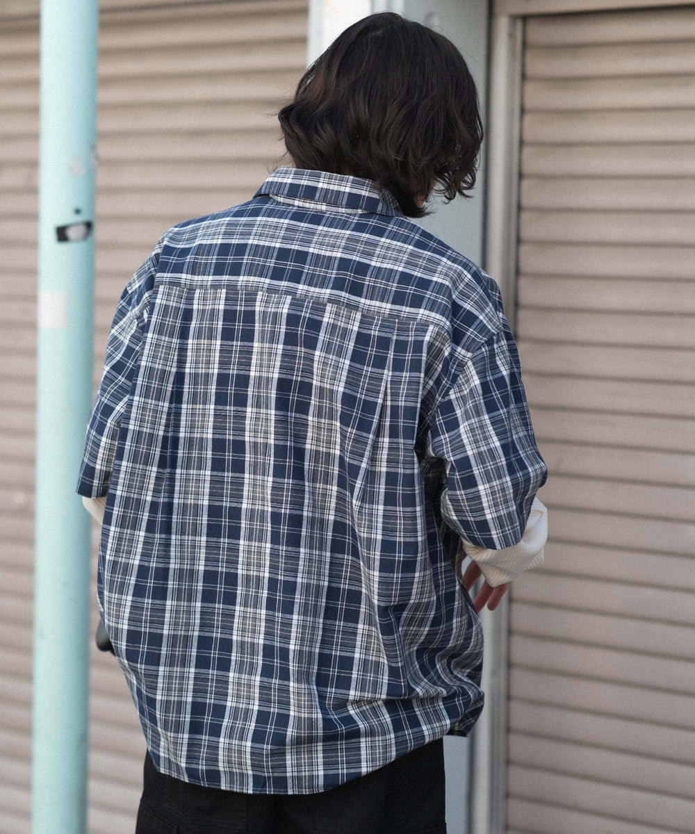 ブルーチェック1 モデル：182cm L着用
