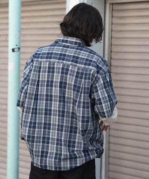 ブルーチェック1 モデル：182cm L着用