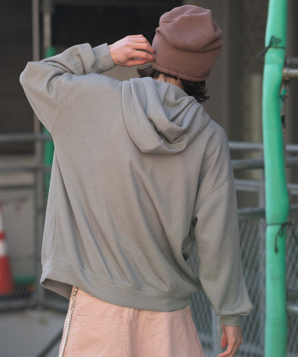 グレー モデル：182cm L着用