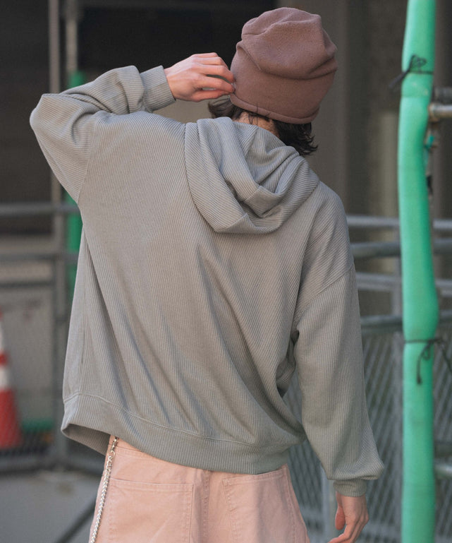 グレー モデル：182cm L着用