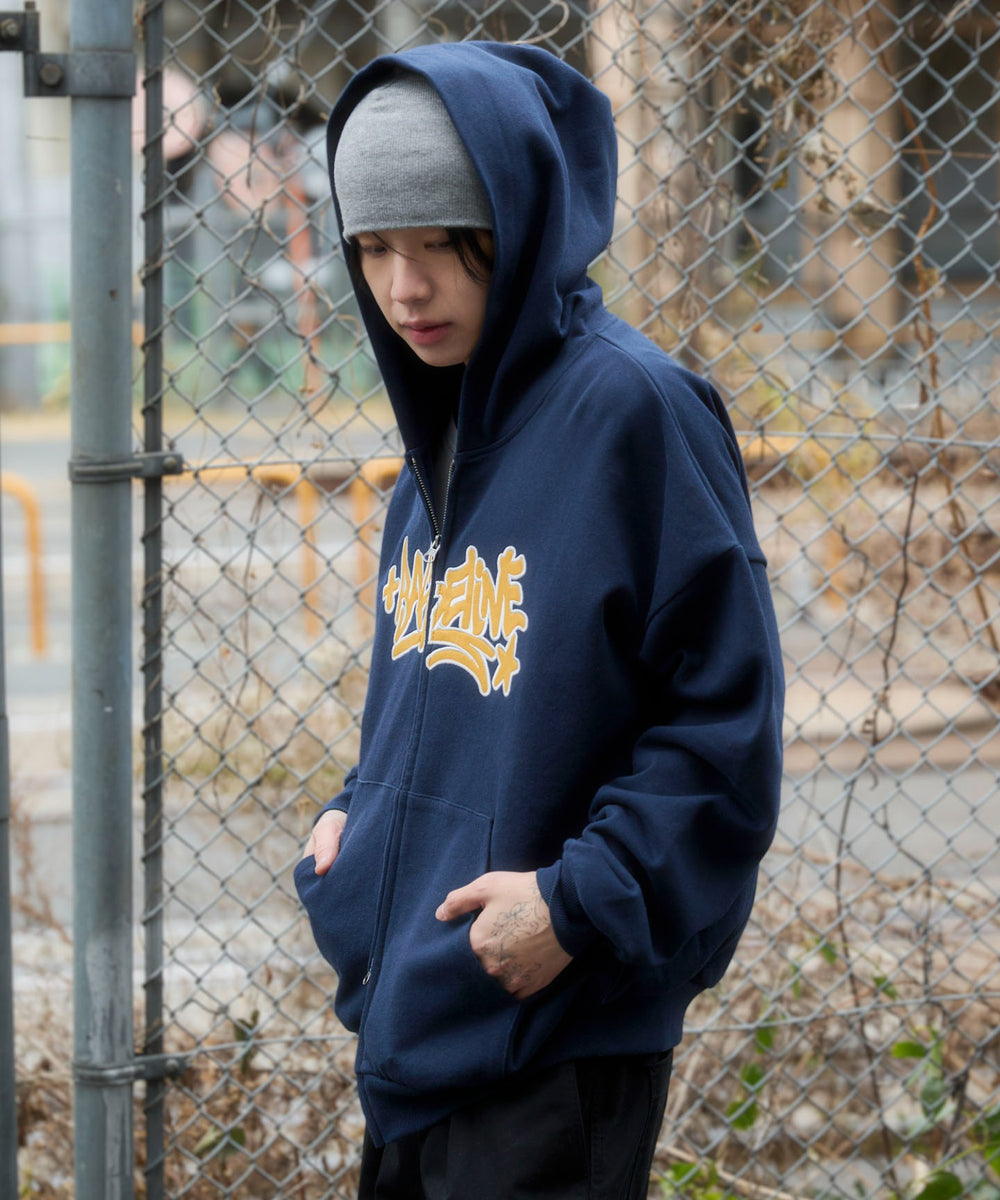 ネイビー　モデル：175cm L着用