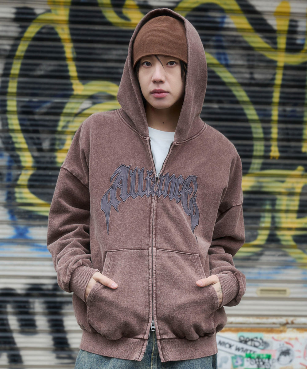 ブラウン　モデル：175cm L着用