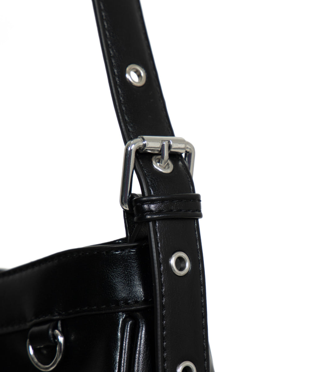 チャーム付きハトメベルトバッグ