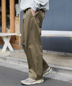 カーキ モデル：181cm L着用