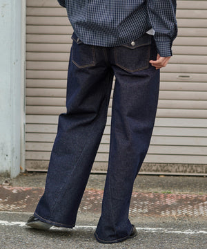 デニムインディゴ モデル：181cm L着用