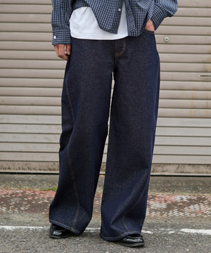 デニムインディゴ モデル：181cm L着用