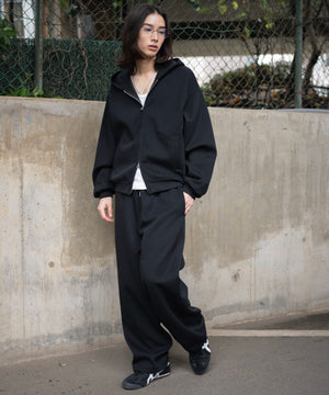 ブラック モデル：175cm L着用