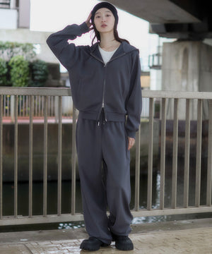 チャコール　モデル：163cm M着用