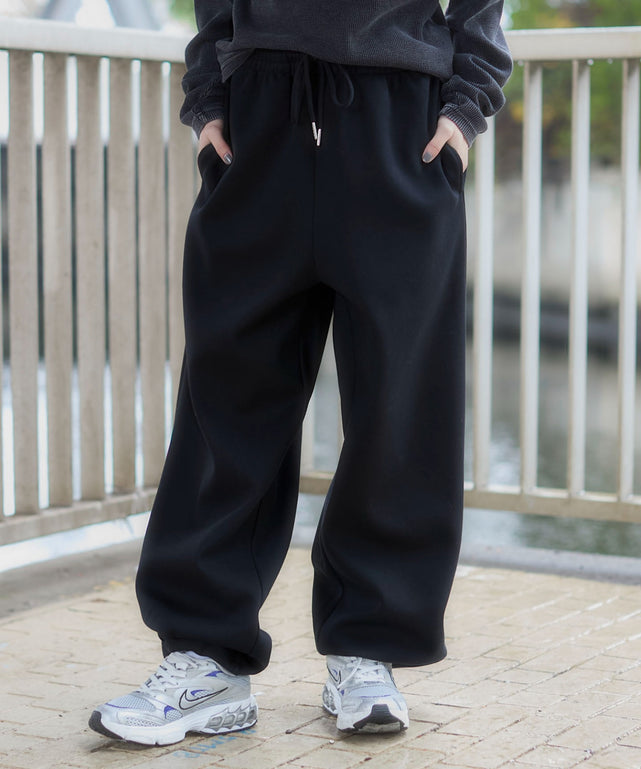 ブラック　モデル：163cm M着用