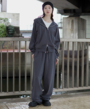 チャコール　モデル：163cm M着用