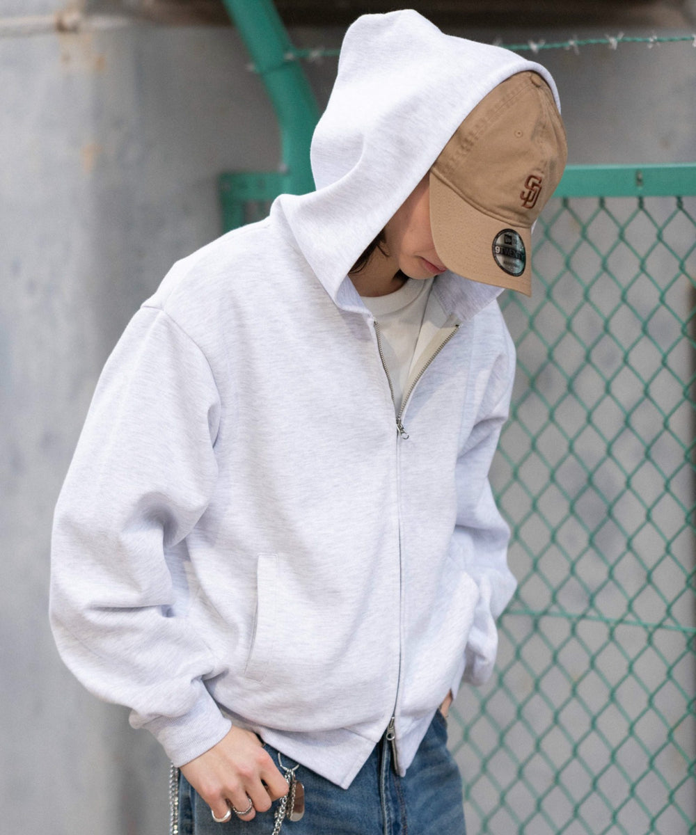 アッシュグレー モデル：175cm L着用