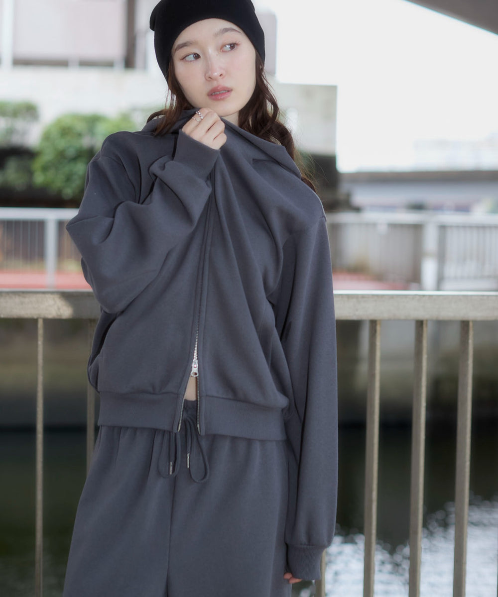 チャコール　モデル：163cm S着用