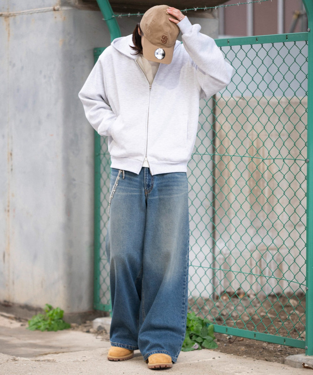 アッシュグレー モデル：175cm L着用