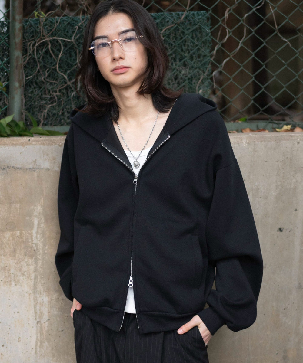 ブラック モデル：175cm L着用