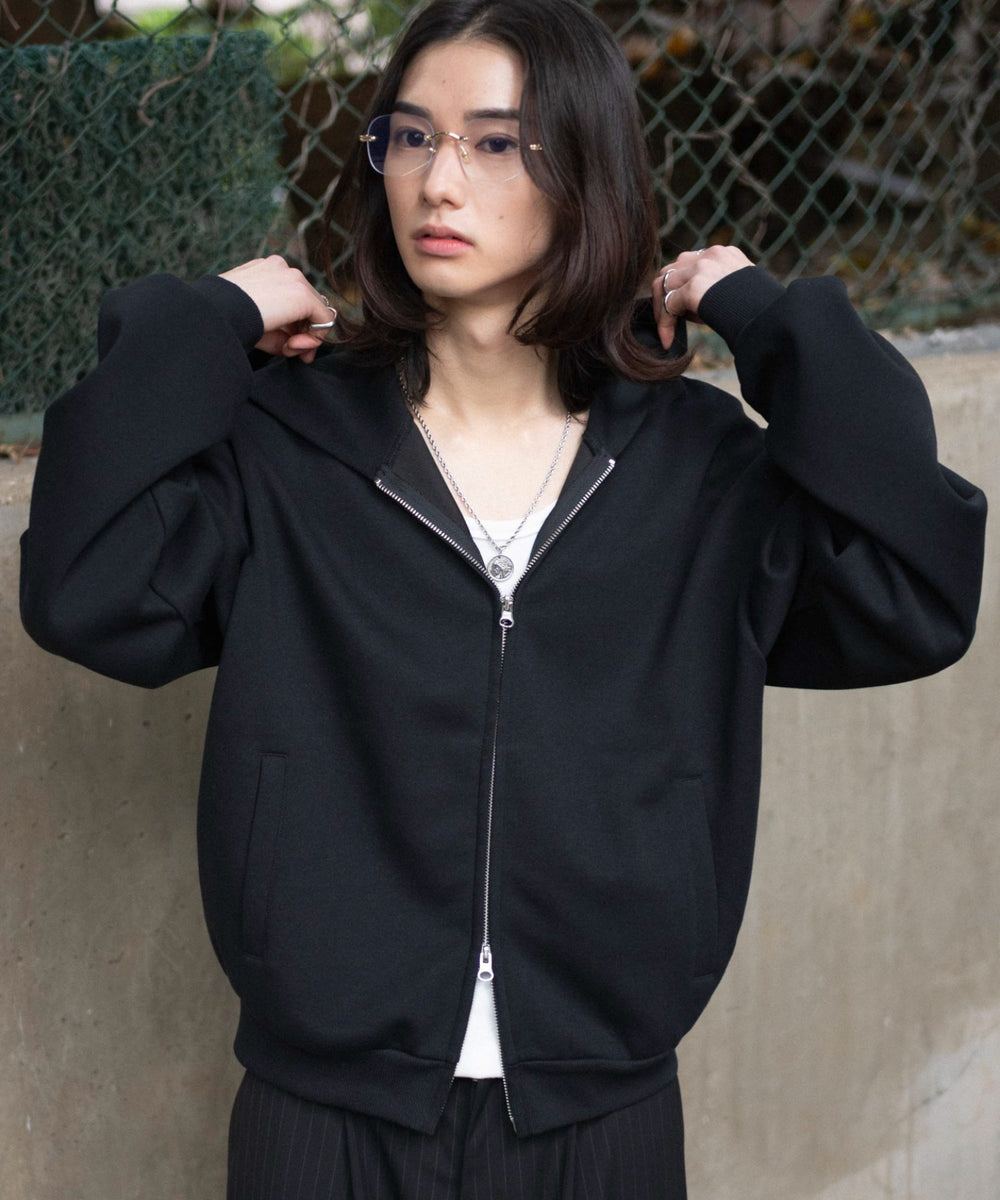 ブラック モデル：175cm L着用