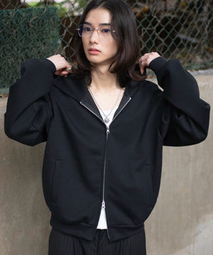 ブラック モデル：175cm L着用