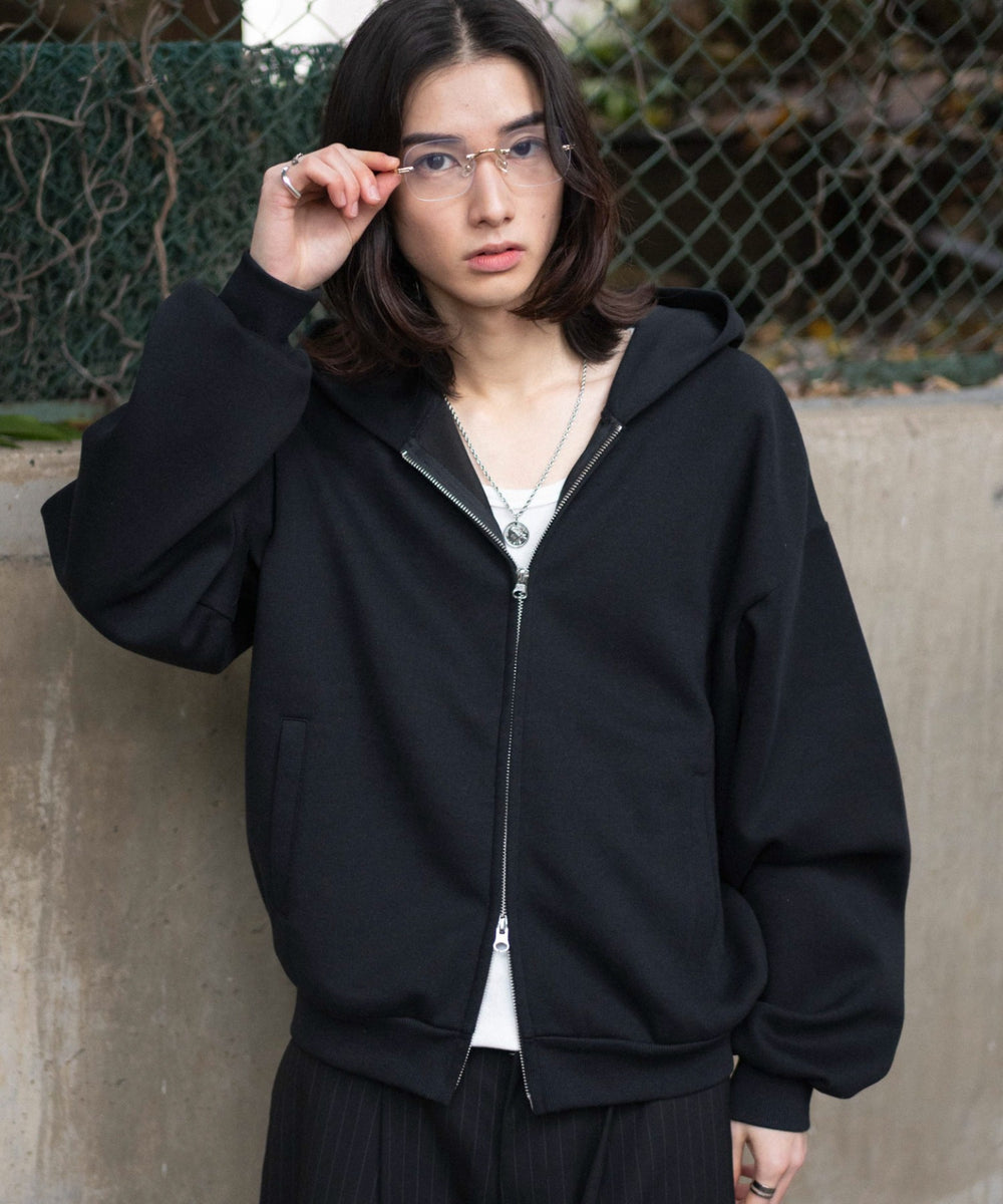 ブラック モデル：175cm L着用