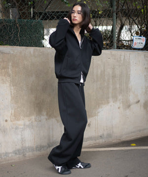 ブラック モデル：175cm L着用