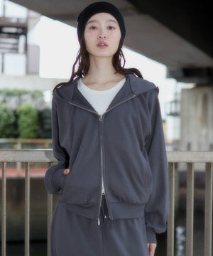 チャコール　モデル：163cm S着用