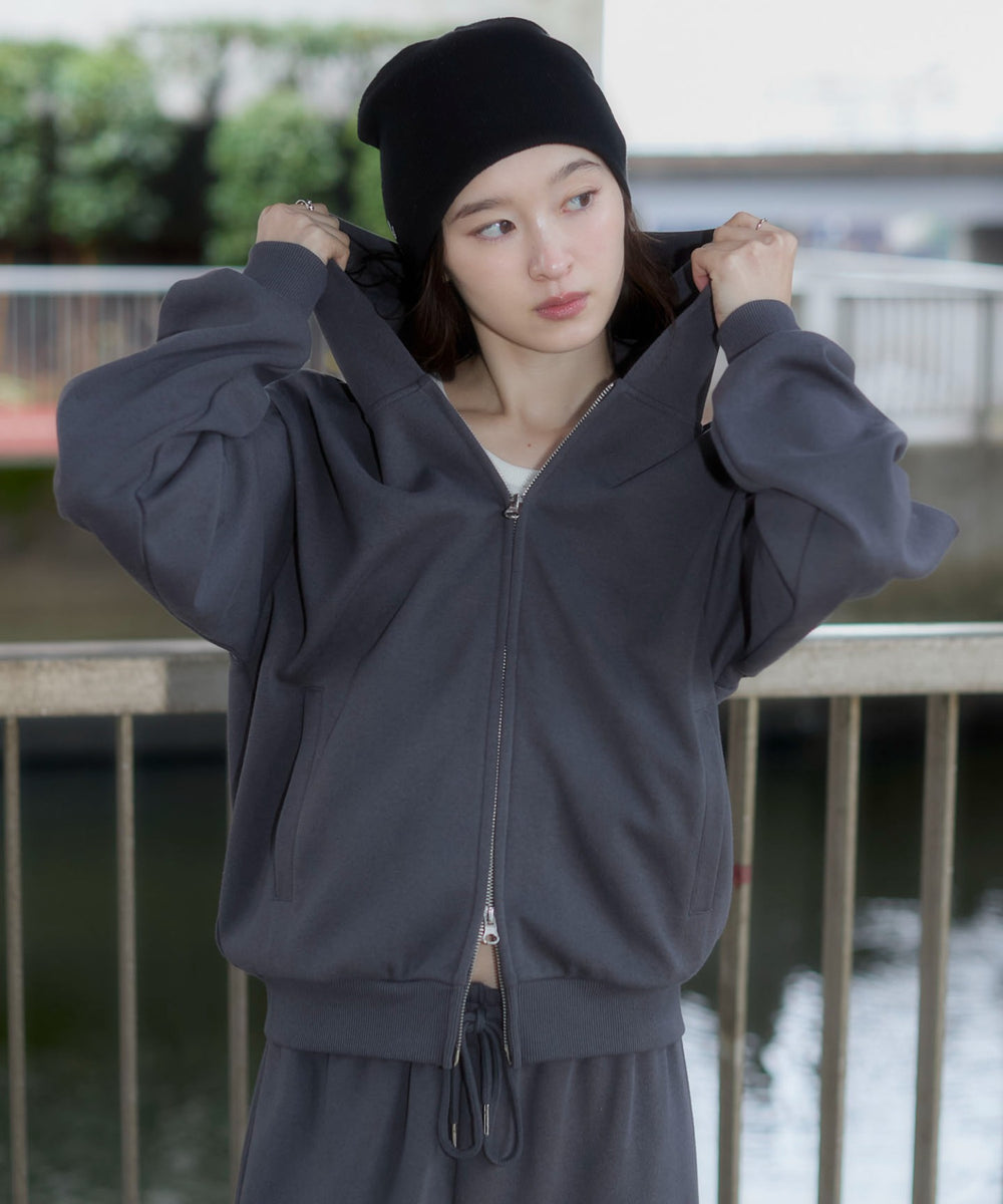 チャコール　モデル：163cm S着用