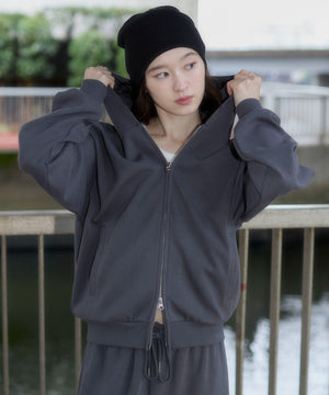 チャコール　モデル：163cm S着用