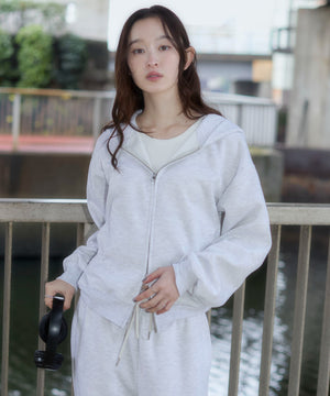 アッシュグレー　モデル：163cm S着用