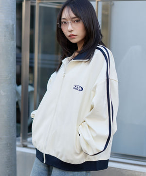 オフホワイト モデル：159cm L着用