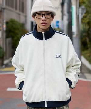 オフホワイト モデル：181cm L着用