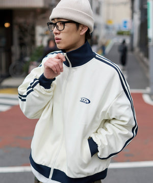 オフホワイト モデル：181cm L着用