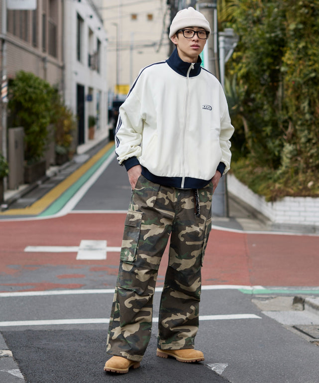 オフホワイト モデル：181cm L着用