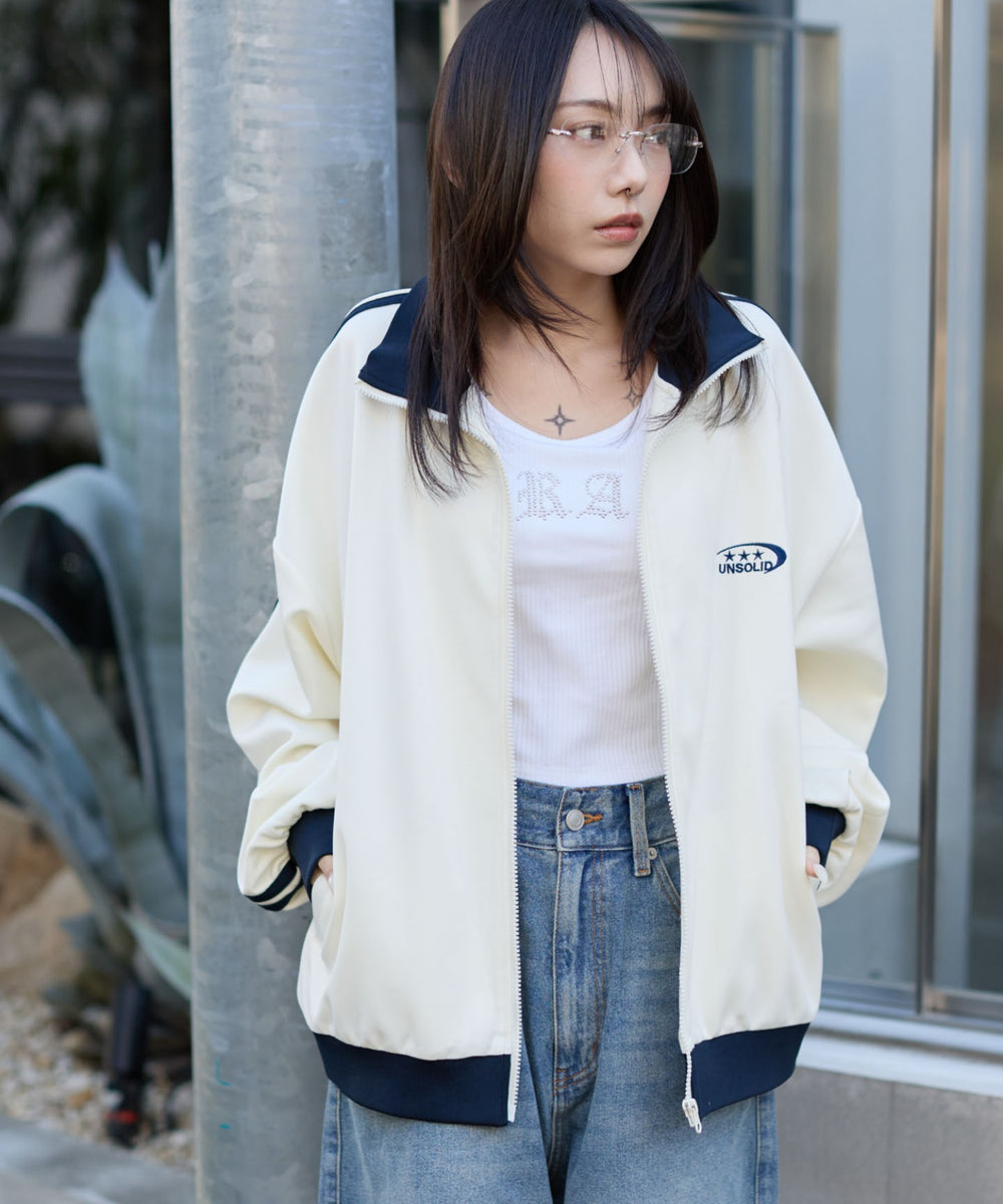 オフホワイト モデル：159cm L着用