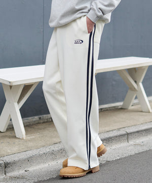 オフホワイト モデル：181cm L着用