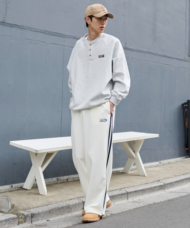 オフホワイト モデル：181cm L着用