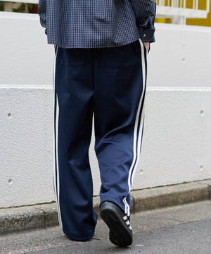 ネイビー モデル：181cm L着用