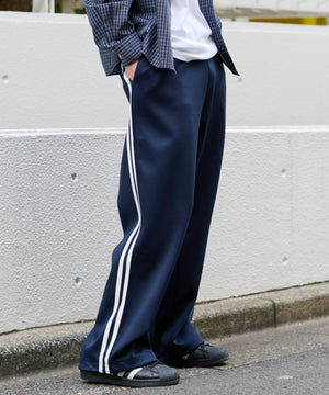 ネイビー モデル：181cm L着用