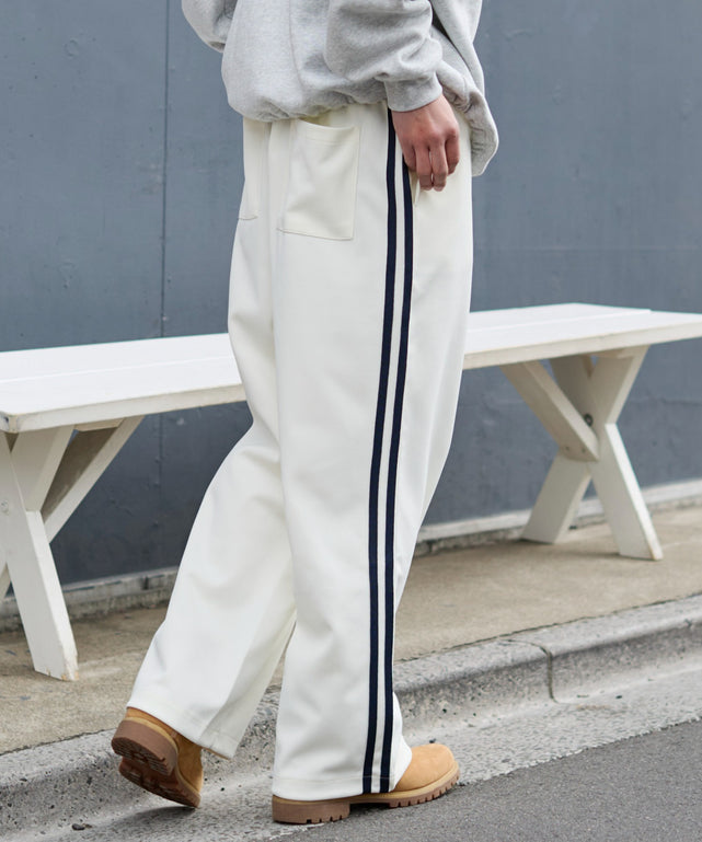 オフホワイト モデル：181cm L着用