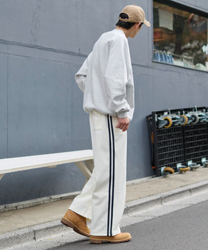 オフホワイト モデル：181cm L着用