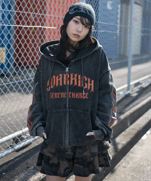 柄１　モデル：159cm M着用