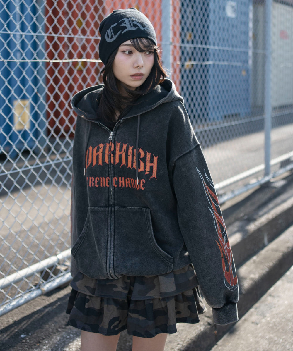 柄１　モデル：159cm M着用