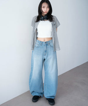 デニム淡加工　モデル：159cm M着用