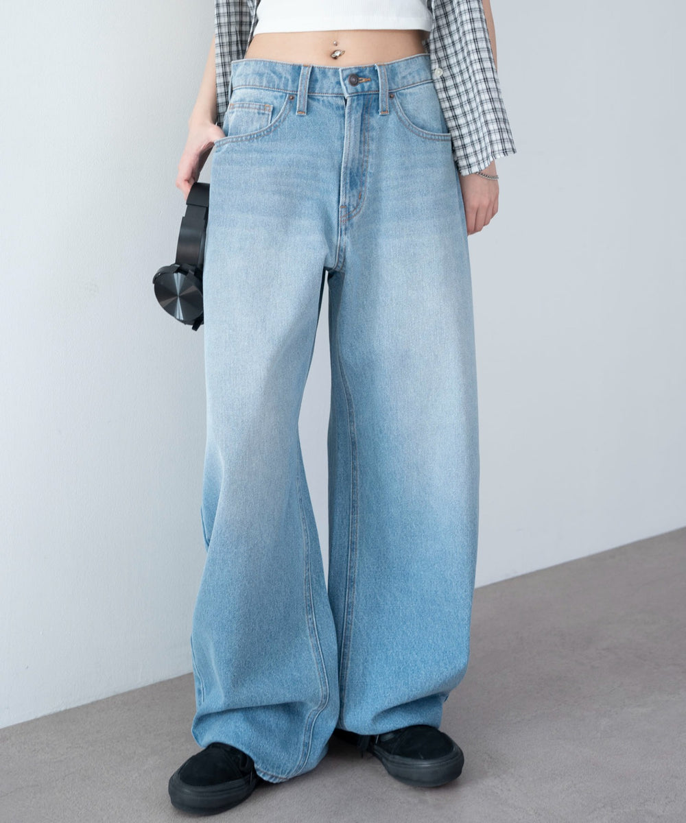 デニム淡加工　モデル：159cm M着用