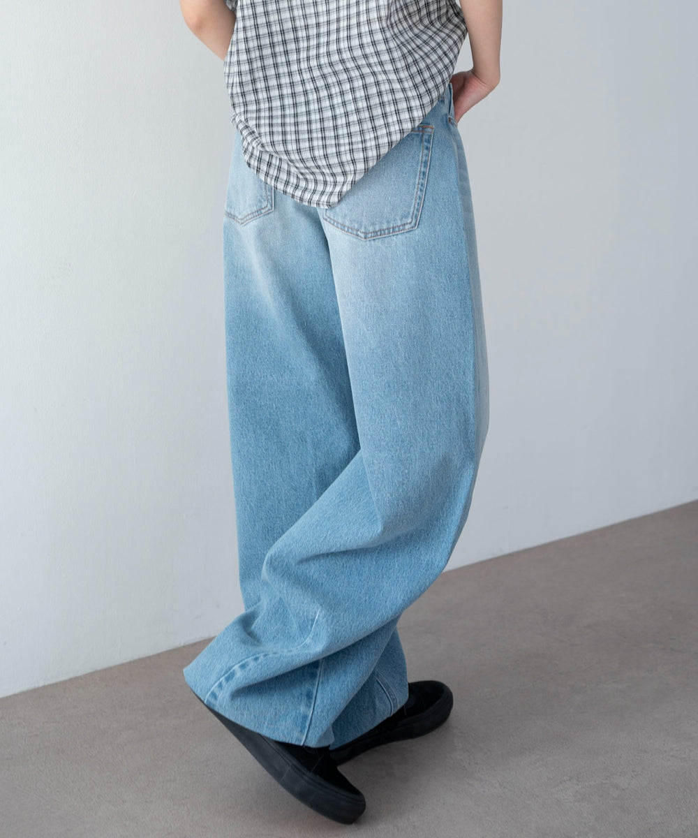 デニム淡加工　モデル：159cm M着用