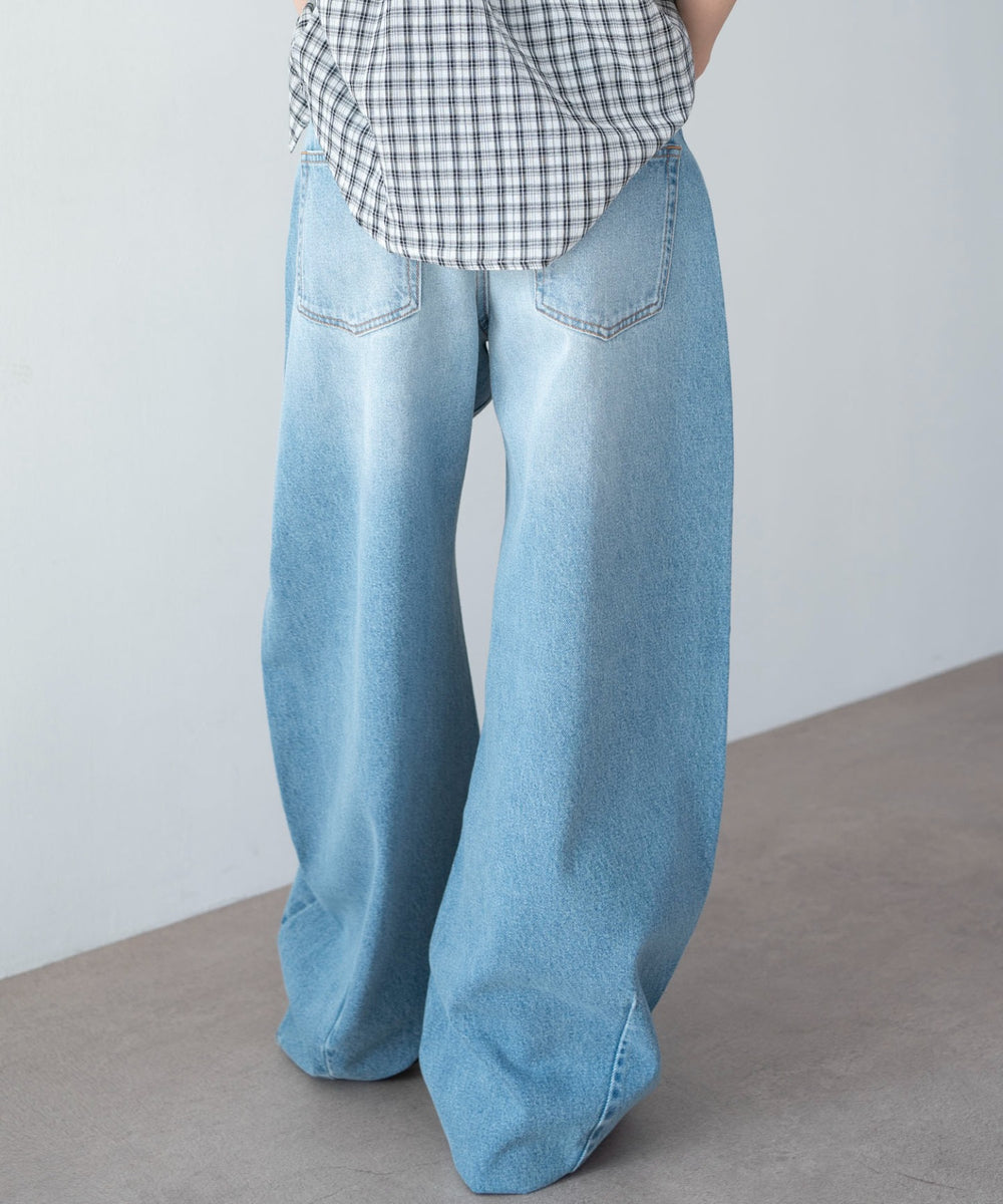 デニム淡加工　モデル：159cm M着用