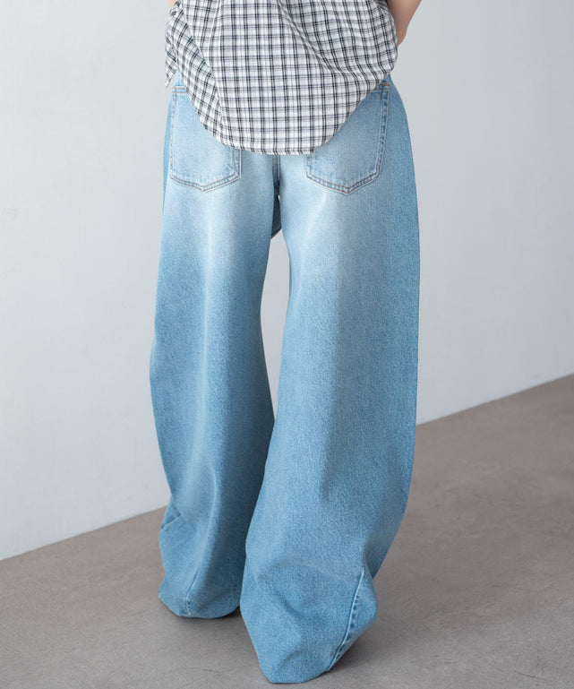 デニム淡加工　モデル：159cm M着用