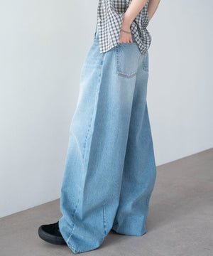 デニム淡加工　モデル：159cm M着用