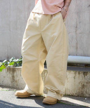 ベージュ モデル：175cm L着用