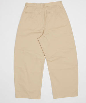 キーチャーム付きチノカーブパンツ